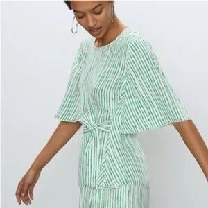 Aritzia • Babaton Britannic Blouse • Size Small